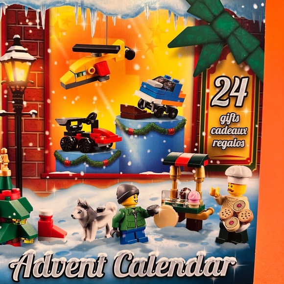 Lego City Advent Calendar 60201 - Picture 12 of 14
